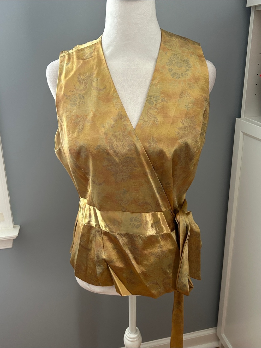 Louben Vintage Gold Wrap Vest Top Metallic Floral Jacquard Smooth Size 10 Canada